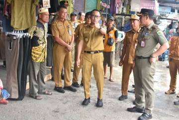 Fairid Naparin Imbau Pedagang Pasar Bersama Jaga Kebersihan Lingkungan
