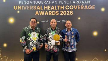 Bupati Barsel Terima Penghargaan Universal Health Coverage