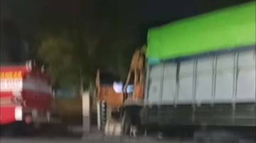 Truk Fuso Tabrak 5 Kendaraan di Kobar