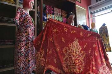 Modernisasi Benang Bintik, Hidupkan Warisan Budaya Dayak
