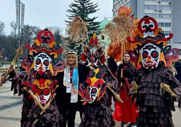Kesenian Dayak Hadir di Kampus dan Festival Eropa