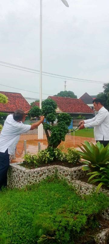 Pentingnya Menata Taman Kantor