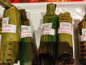 Nasi Bakar dengan Aroma Daun Pisang yang Menggoda