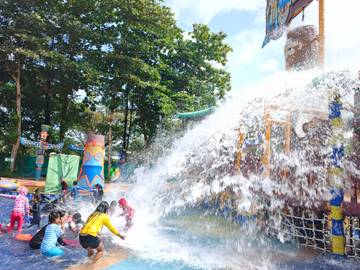 Amanzi Waterpark: Oase Liburan Sekolah di Palembang