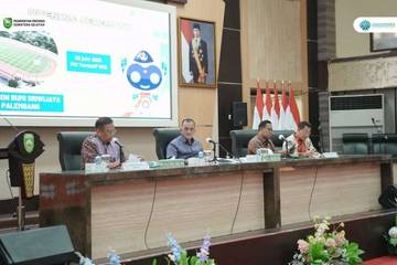 Cik Ujang Serahkan Bonus Pencetak Gol OPD