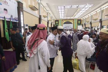 Bupati Askolani Sambut 230 Jamaah Haji Banyuasin
