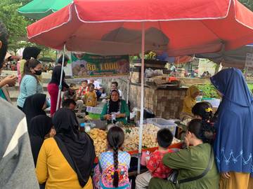 Pempek Tumpah Pasar 16 Ilir, Kuliner Legendaris Palembang