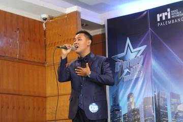 Dikky Konsisten Ukir Prestasi di Ajang Bintang Radio