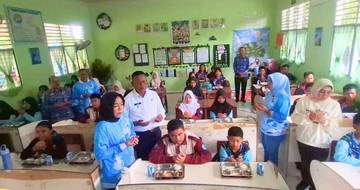 Cek Gizi MBG, Wali Kota Prabumulih Kunjungi Sekolah