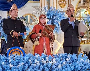 Tabuhan Gong dan Hiring-hiring Mewarnai Pernikahan Suku Komering