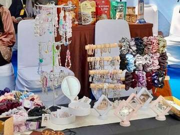 Bangkit dari PHK, Rumah Scrunchie Tembus Prestasi Nasional