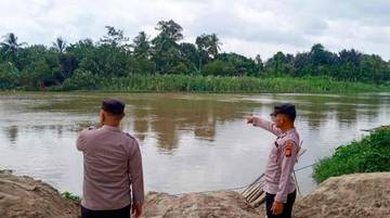 Waspada Banjir, Polsek Martapura Pantau Debit Air Sungai