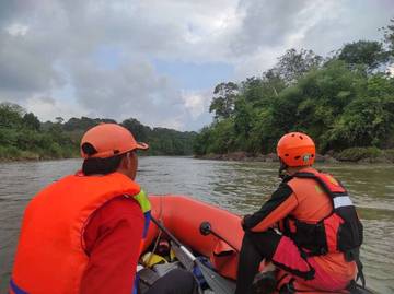 Pencarian Rizki di Sungai Empat Lawang Masih Dilakukan