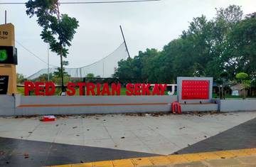 Baut Kursi Lepas di Pedestrian STIE Rahmaniyah Diperbaiki