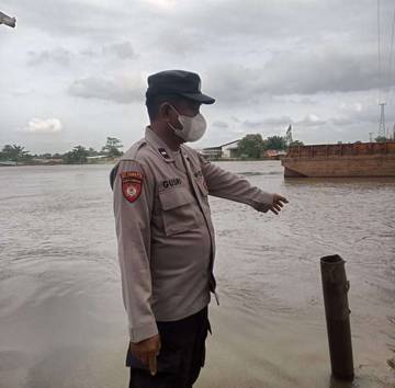 Polsek Pemulutan Cek Arus Sungai Antisipasi Banjir