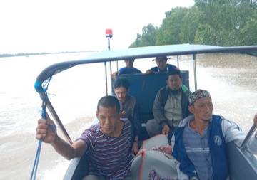 Ditolak Speedboat, Jenazah Warga Diantar Polisi ke Pemakaman