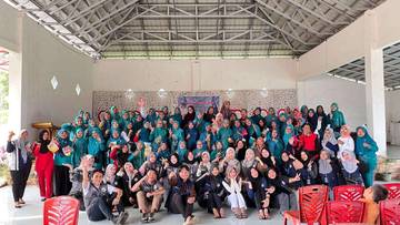 Mahasiswa Perkuat Peran Perempuan Desa Kencana Mulia
