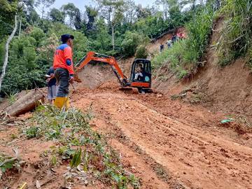 BPBD OKU Selatan Gerak Cepat Tangani Longsor