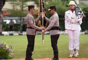 Polda Sumsel Gelar Penyerahan Pataka, Lepas Kapolda Lama 