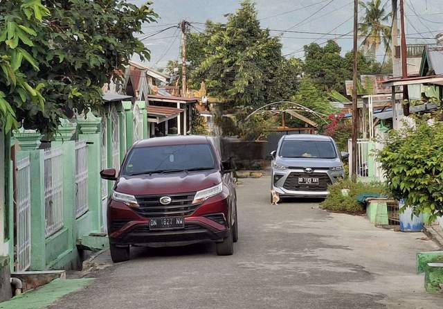 Warga Lasoani Keluhkan Parkir Kendaraan di Jalan