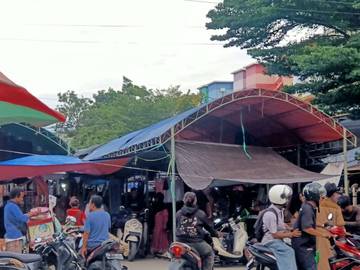 Pasar Senggol Ramadan Palu Ramai Dikunjungi Warga