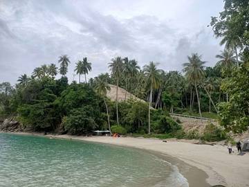 Berkemah Seru di Pantai Labuana