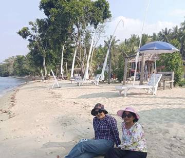 Keindahan Pantai Pelawa di Parigi Tengah