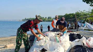 Respon Cepat Kodim 1306 Palu Atasi Sampah Pesisir