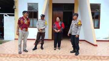 Pastikan Ibadah Minggu Khidmat, Polsek Ampana Kota Patroli