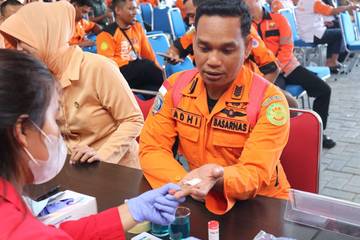 Basarnas Palu Gelar Donor Darah Sambut Hut Ke-54