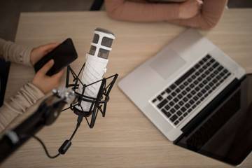Nada Deep, Up, dan Energik dalam Voice Over