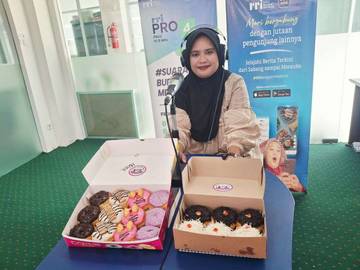 Donat  dengan Beragam Varian Toping di Buru Pembeli