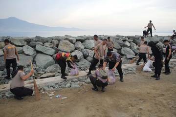 Polresta Palu Gelar Korvei Massal Edukasi Kebersihan Pantai