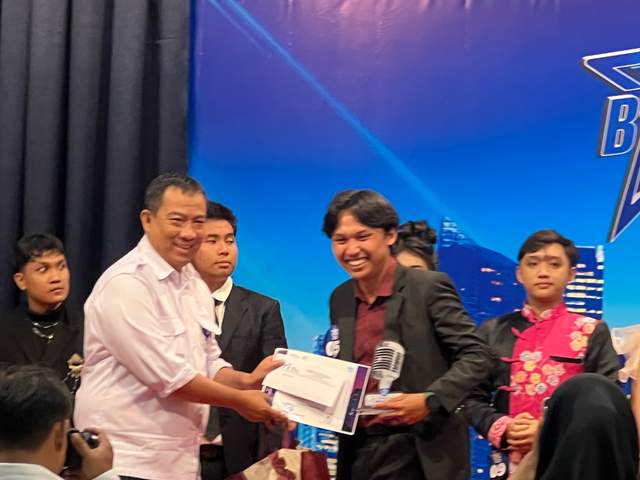 Erina-Reynaldi Juara Bintang Radio RRI Pekanbaru
