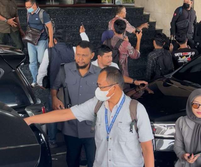 KPK Bawa Syahrial Abdi dan Raja Faisal