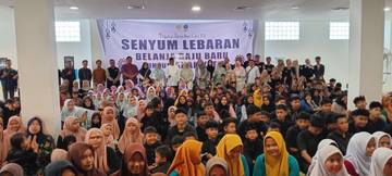 Mahasiswa Fisika UMRI Berbagi Senyum Lebaran dengan Anak Yatim