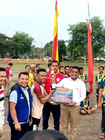 Bupati Pelalawan Hadiri Penutupan Open Turnamen Sepak Bola 