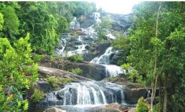 Keindahan Alam Air Terjun Tujuh Tingkat Batang Koban