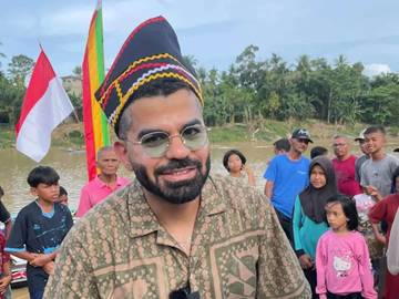 Wisatawan Asing Sambangi Pacu Jalur Rayon 4 Kuansing