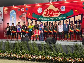 Oktibers Windra Antar Tim Kampar Juara Dragon Boat