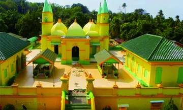 Sejarah dan Arsitektur Unik Masjid Raya Sultan Riau