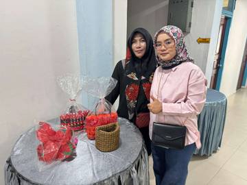 Kerajinan Limbah Kreatif Ibu-Ibu Pekanbaru di RRI