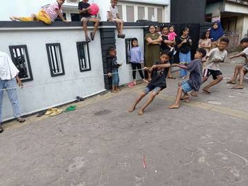 Tarek Tambang Permainan Tradisional Penuh Semangat dan Kebersamaan