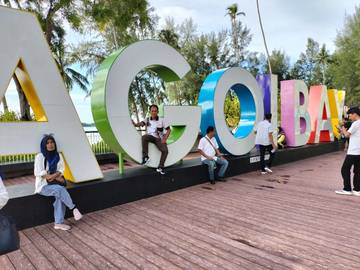 Menikmati Keindahan Pantai  Tropis "Lagoi Bay" Riau