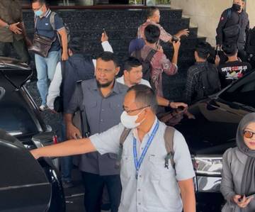KPK Bawa Syahrial Abdi dan Raja Faisal