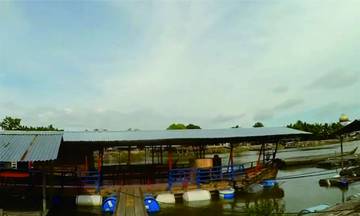 Tradisi Keramba Apung Masyarakat Desa Buluh Cina Kampar