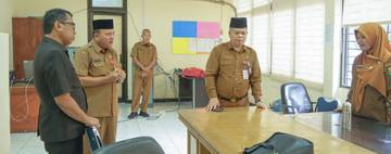 Sekda Kuansing Sidak ke Dinas Kominfoss  