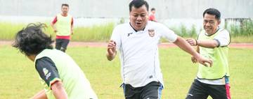 Bupati Kuansing Berolahraga di Stadion Sport Center