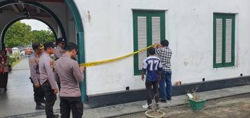 Lantai Dua Tangsi Belanda Runtuh, 17 Orang Luka-luka