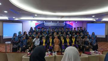 Sebanyak 33 Lansia Tangguh Berkah Bersama Diwisuda